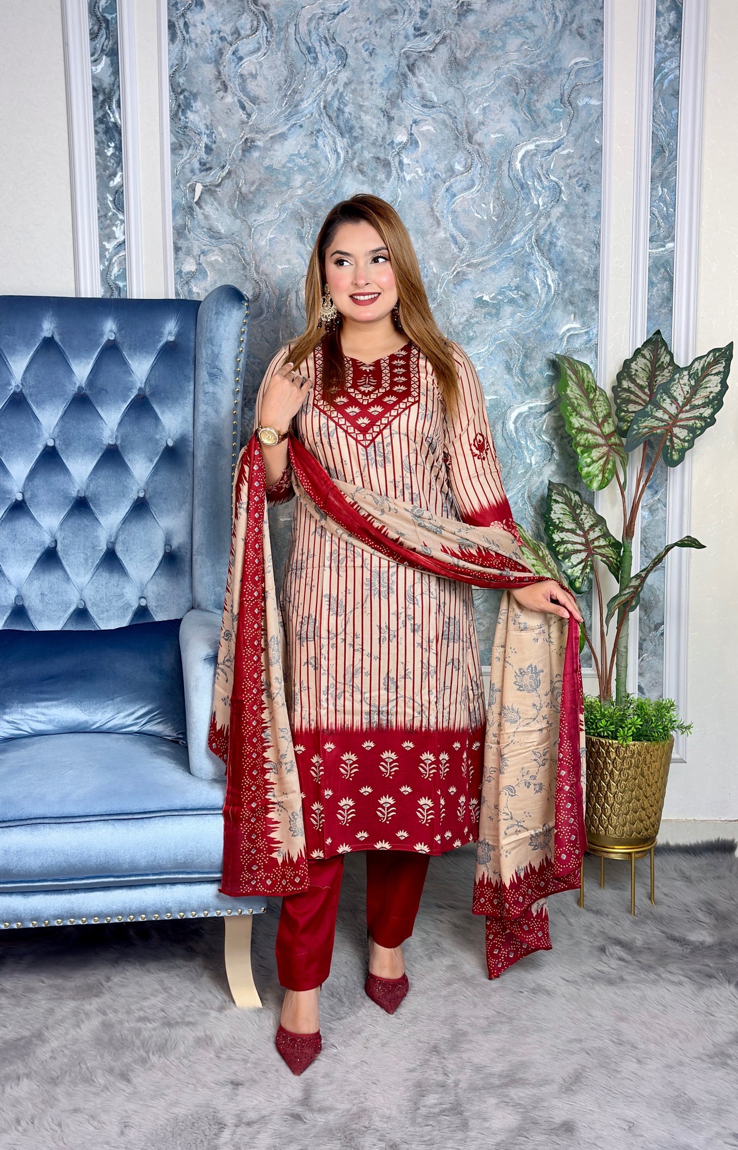 Red–Beige Classic Three-Piece Set