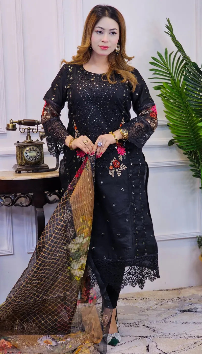 New Embroidery Three Piece M10